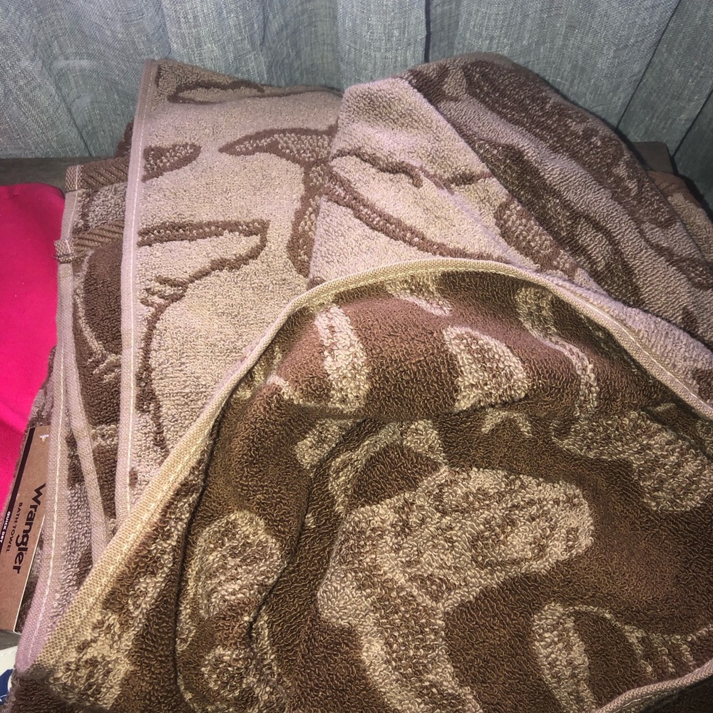 🤎 2 Wrangler cowboy boot print bath towels